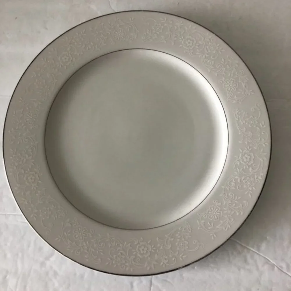 ROYAL WENTWORTH CHRISTINA FINE CHINA 51 214 Round Dinner Plate White Silver Japa